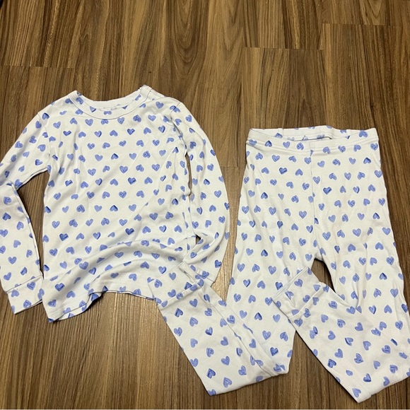 GAP KIDS girl toddler  sz 5 Pajamas heart print long sleeve with pants - Picture 1 of 5